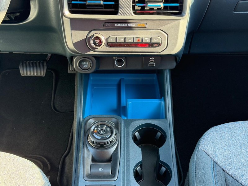 Ford Maverick Vehicle Image 09