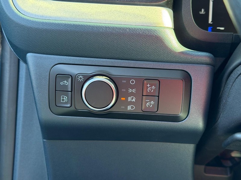 Ford Maverick Vehicle Image 10