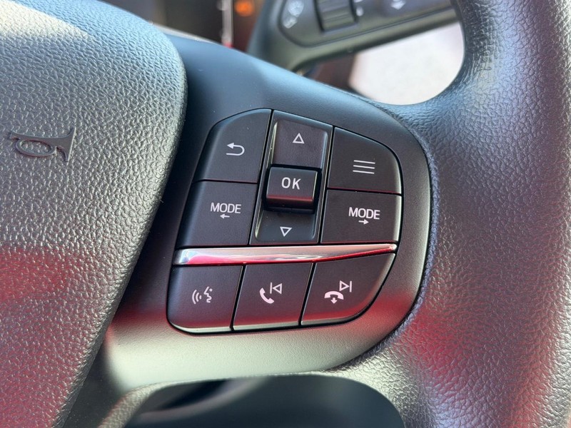 Ford Maverick Vehicle Image 12