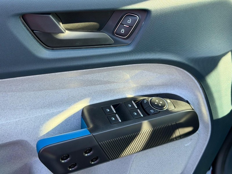 Ford Maverick Vehicle Image 14