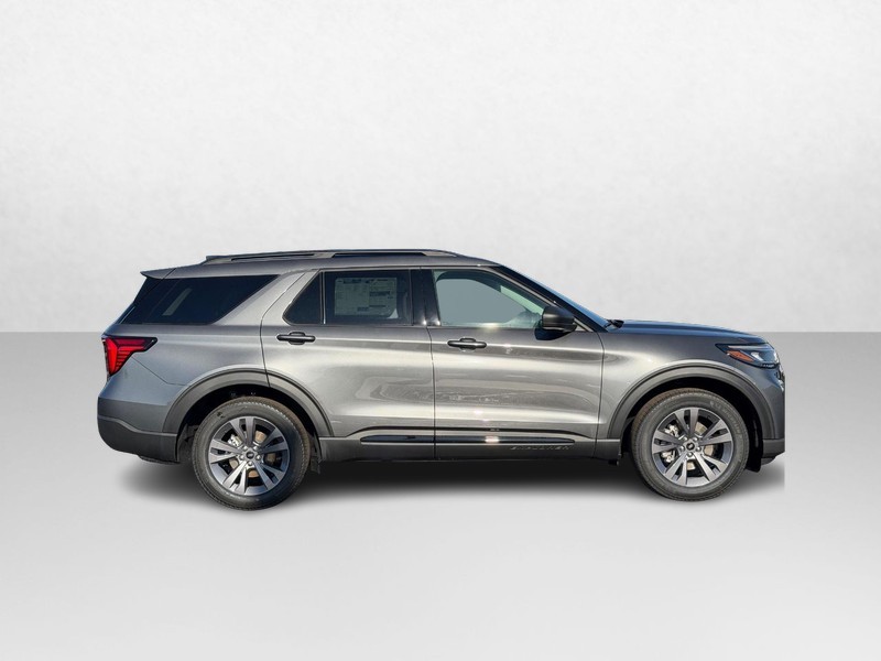 Ford Explorer Vehicle Image 02