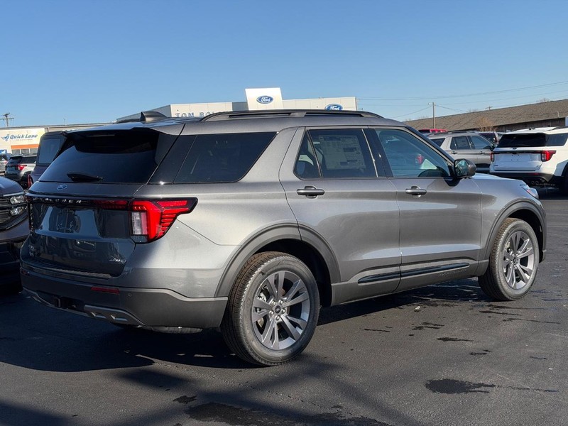 Ford Explorer Vehicle Image 03