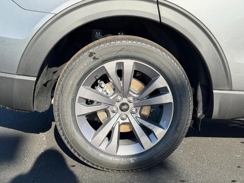 Ford Explorer Vehicle Image 04