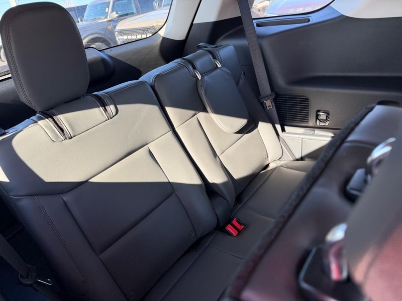 Ford Explorer Vehicle Image 06