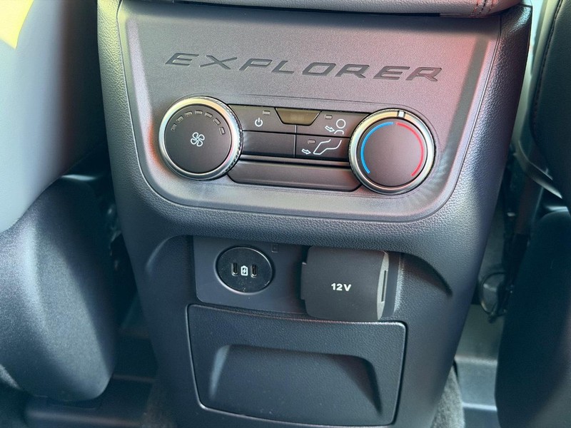 Ford Explorer Vehicle Image 11