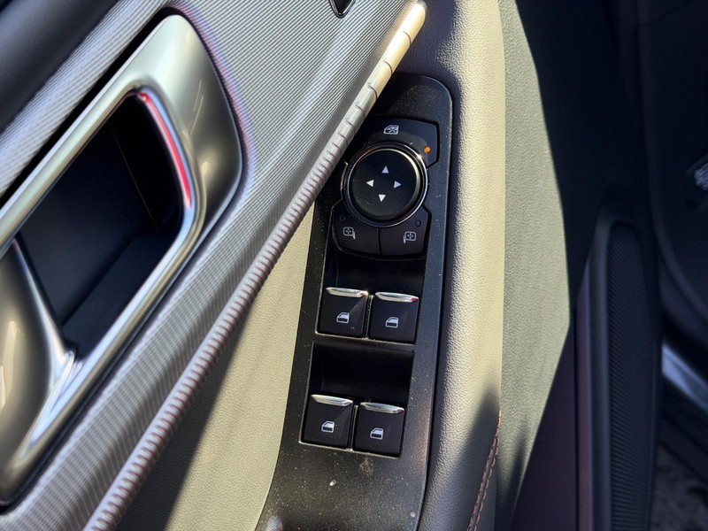 Ford Explorer Vehicle Image 16