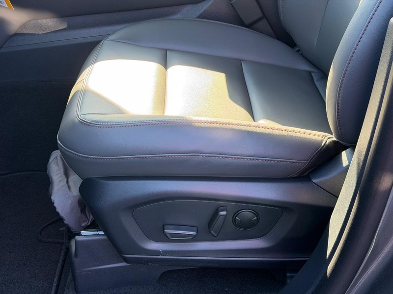 Ford Explorer Vehicle Image 17