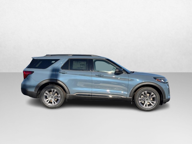 Ford Explorer Vehicle Image 02