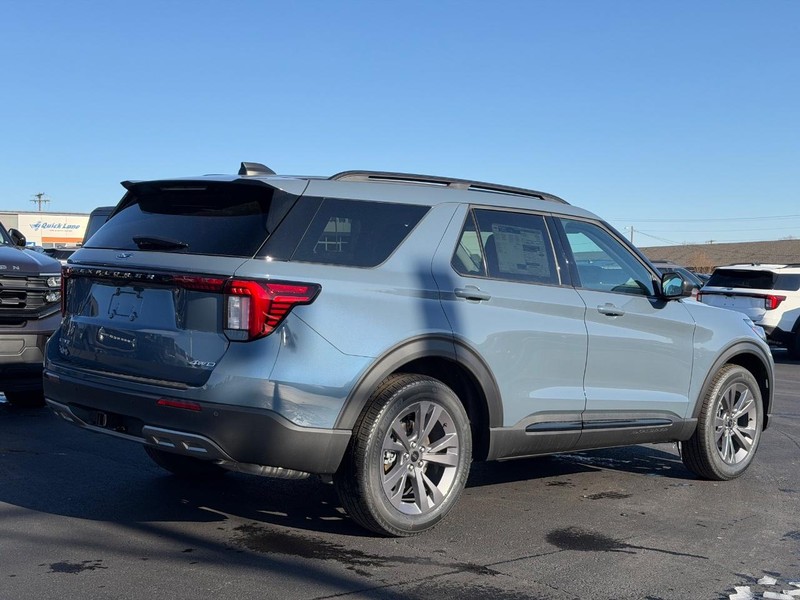 Ford Explorer Vehicle Image 03