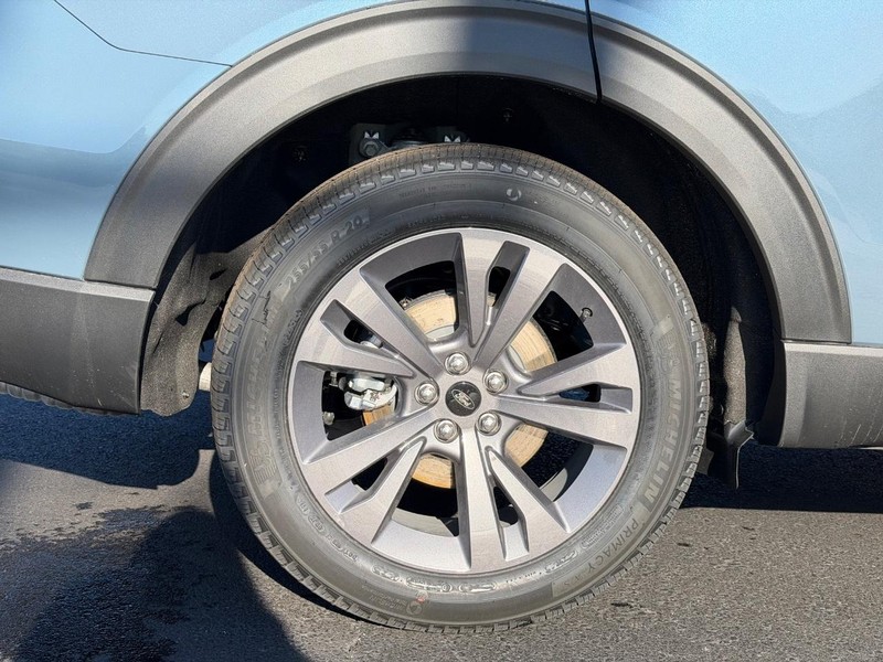 Ford Explorer Vehicle Image 04