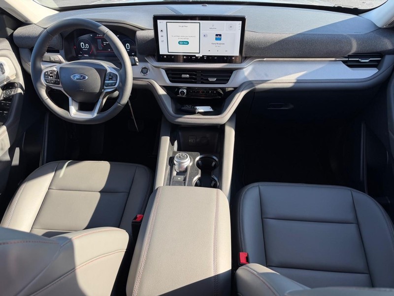 Ford Explorer Vehicle Image 07