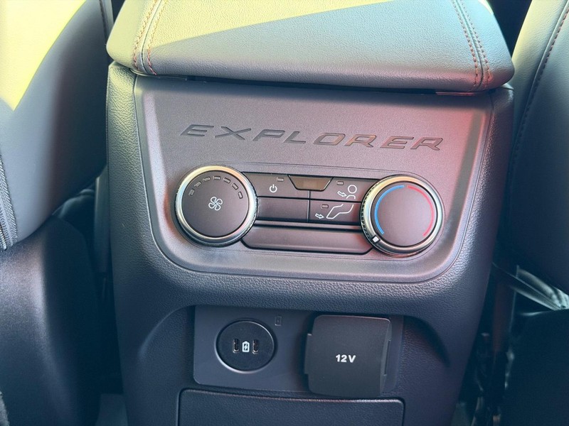 Ford Explorer Vehicle Image 11