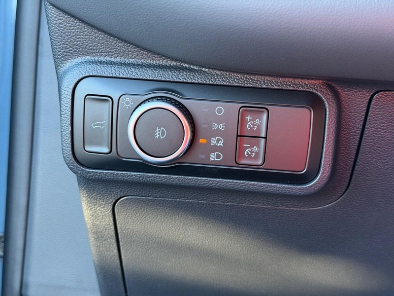 Ford Explorer Vehicle Image 12