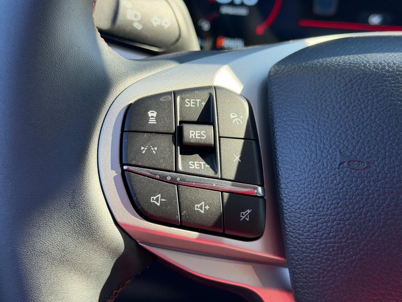 Ford Explorer Vehicle Image 13