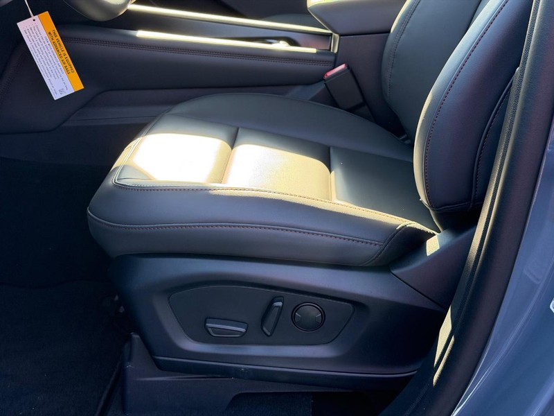 Ford Explorer Vehicle Image 17