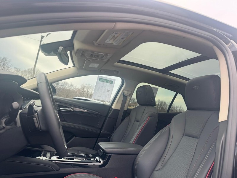 Buick Envision Vehicle Full-screen Gallery Image 10