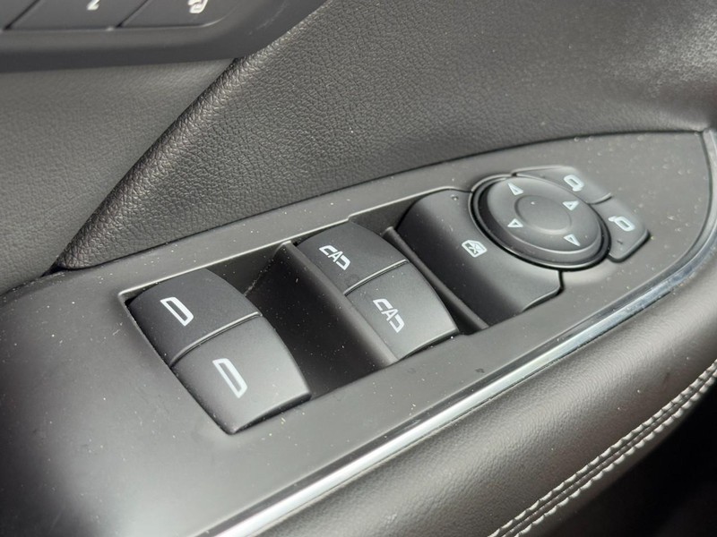 Buick Envision Vehicle Image 23