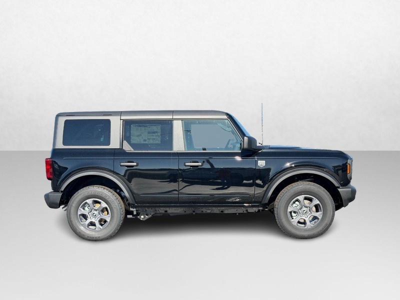 Ford Bronco Vehicle Image 02