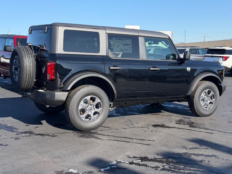 Ford Bronco Vehicle Image 03