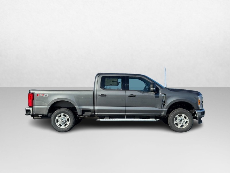 Ford Super Duty F-250 SRW Vehicle Image 02