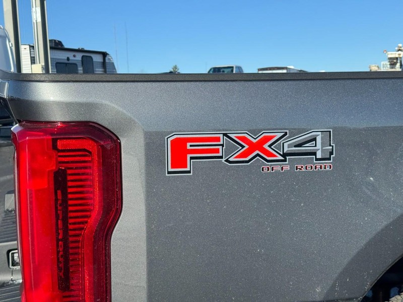 Ford Super Duty F-250 SRW Vehicle Image 04