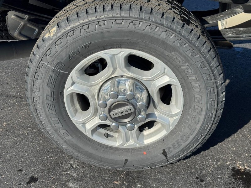 Ford Super Duty F-250 SRW Vehicle Image 05