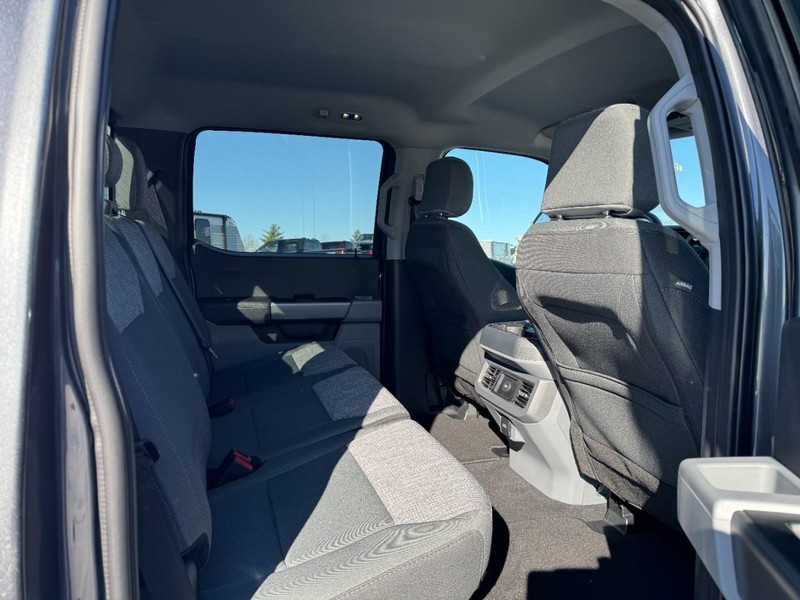 Ford Super Duty F-250 SRW Vehicle Image 06