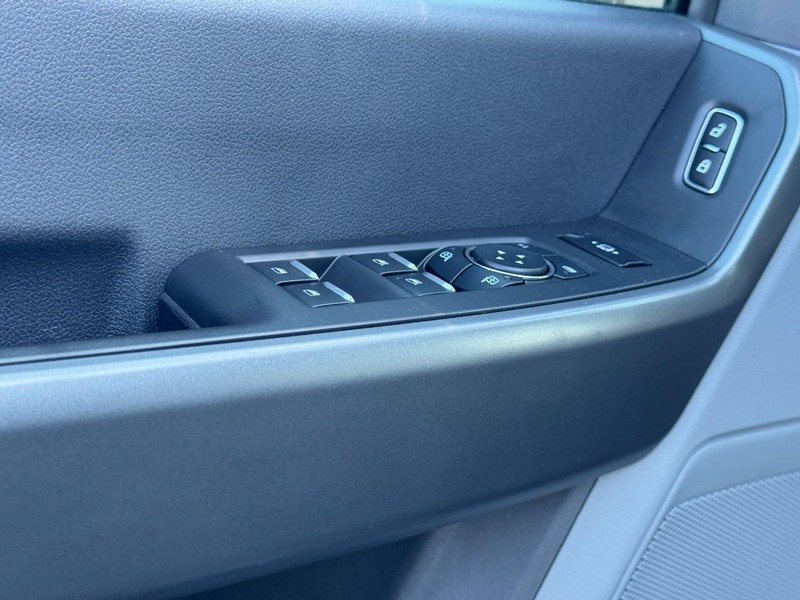 Ford Super Duty F-250 SRW Vehicle Image 13