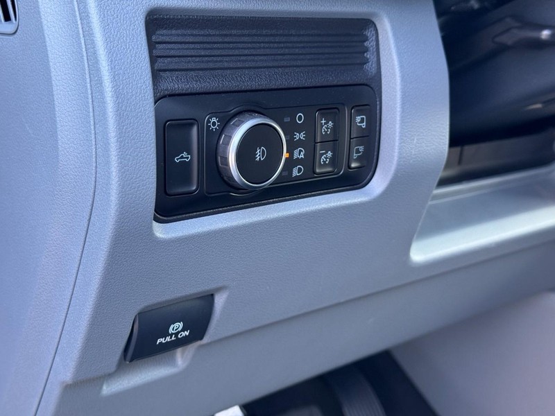 Ford Super Duty F-250 SRW Vehicle Image 15