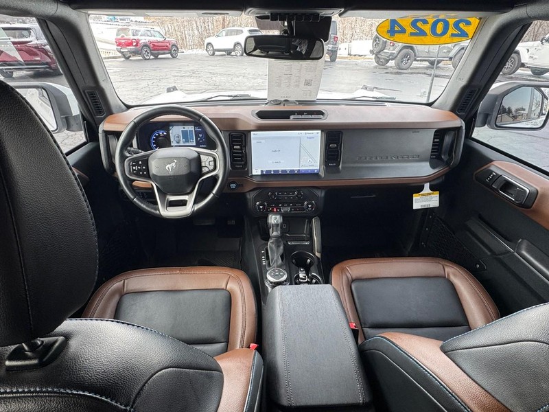 Ford Bronco Vehicle Full-screen Gallery Image 08