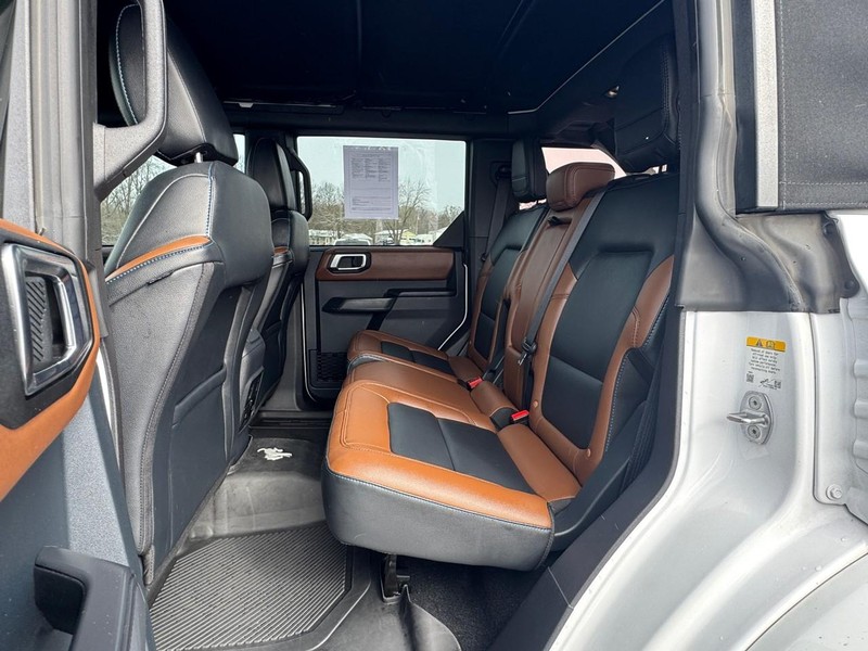 Ford Bronco Vehicle Full-screen Gallery Image 10