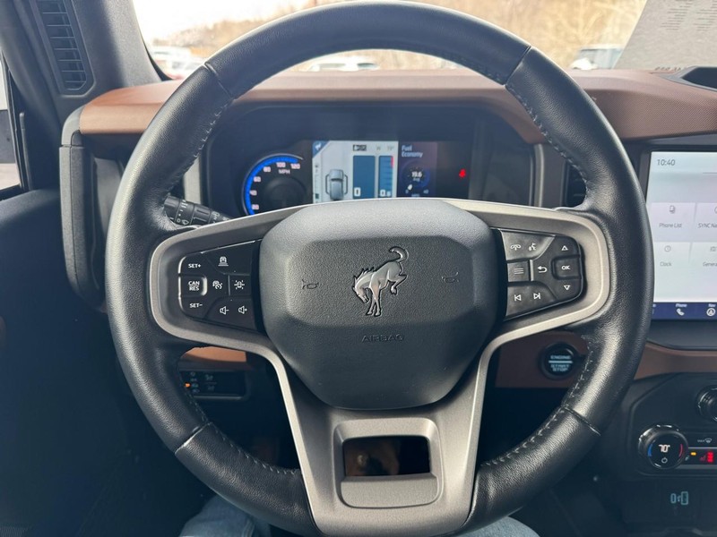 Ford Bronco Vehicle Full-screen Gallery Image 11