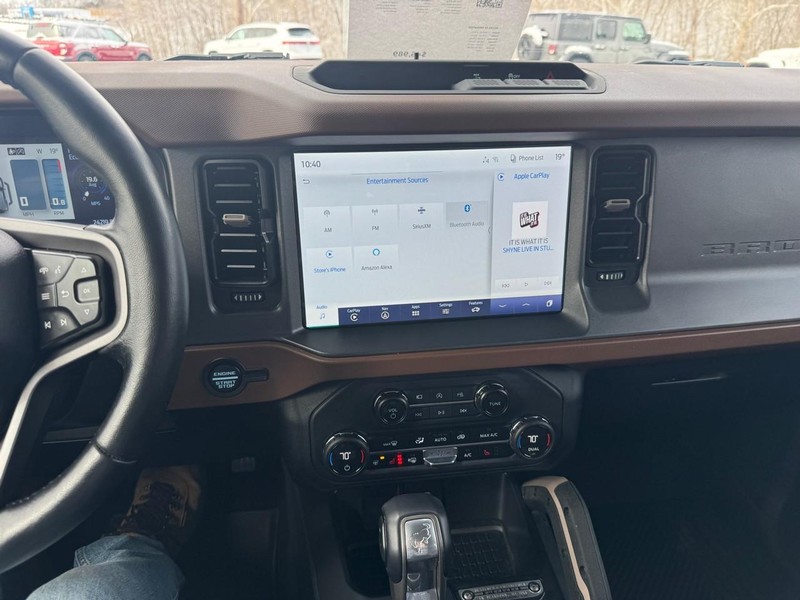 Ford Bronco Vehicle Full-screen Gallery Image 16