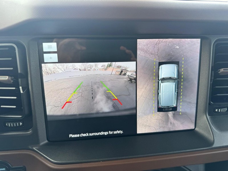 Ford Bronco Vehicle Full-screen Gallery Image 17