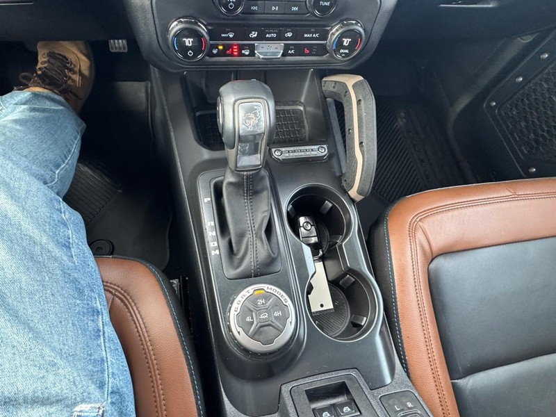 Ford Bronco Vehicle Full-screen Gallery Image 19