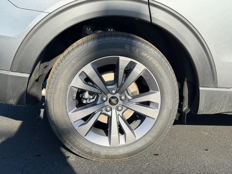 Ford Explorer Vehicle Image 04