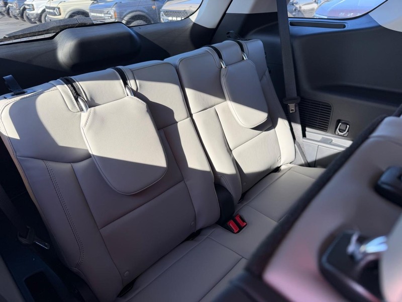 Ford Explorer Vehicle Image 06