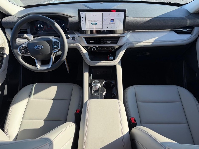 Ford Explorer Vehicle Image 07