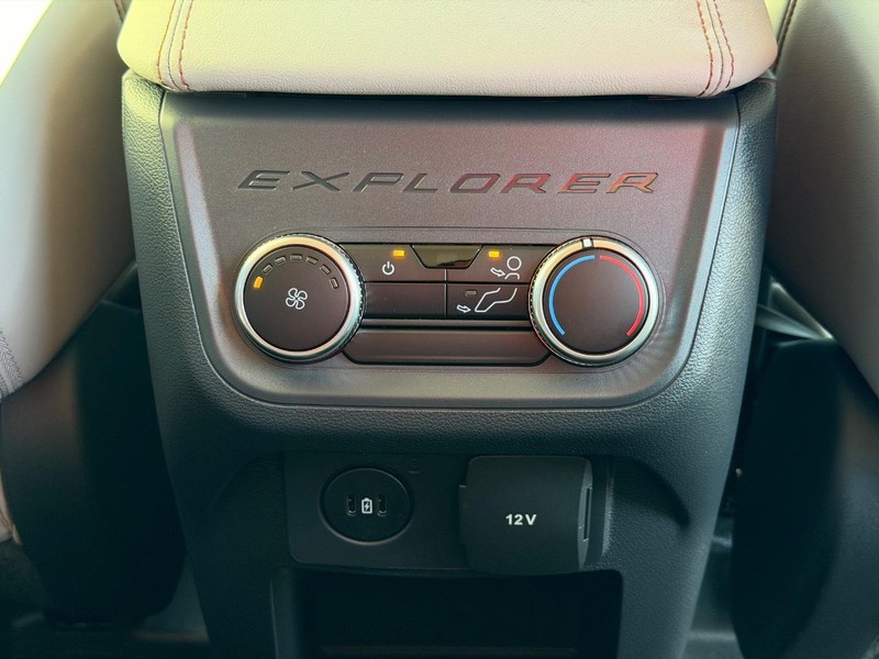 Ford Explorer Vehicle Image 11