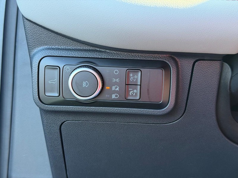 Ford Explorer Vehicle Image 12