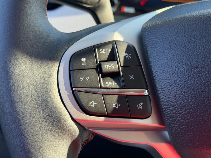 Ford Explorer Vehicle Image 13