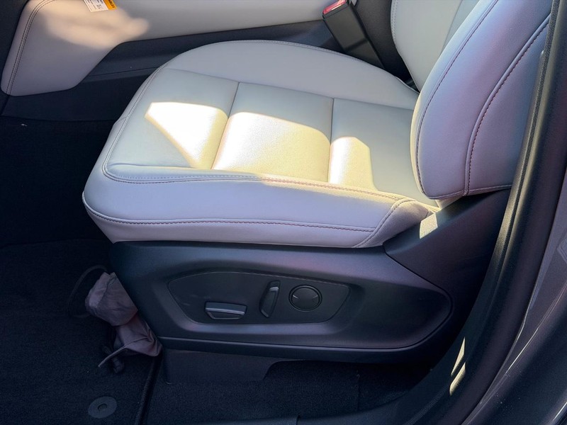 Ford Explorer Vehicle Image 17