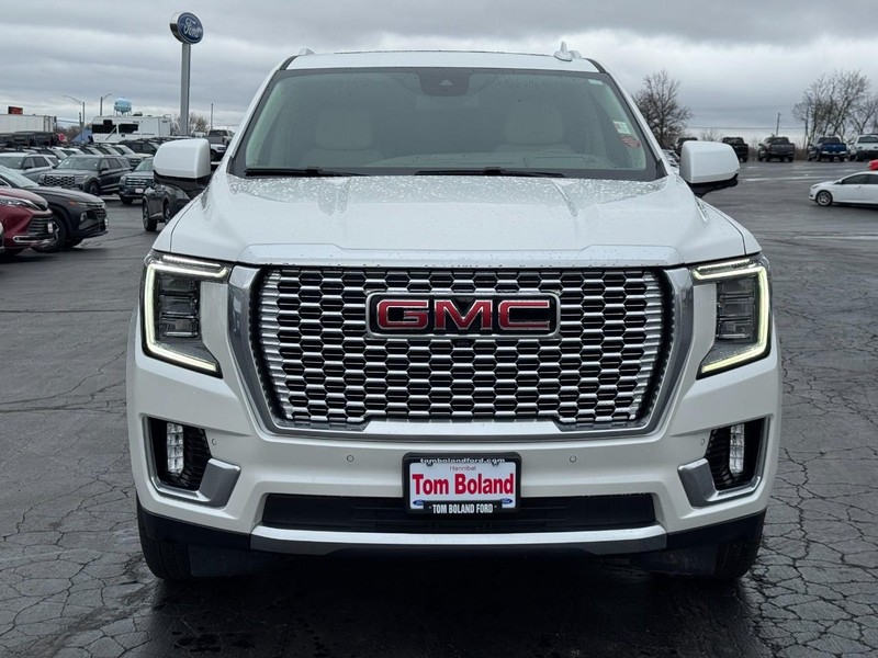 GMC Yukon Vehicle Image 09