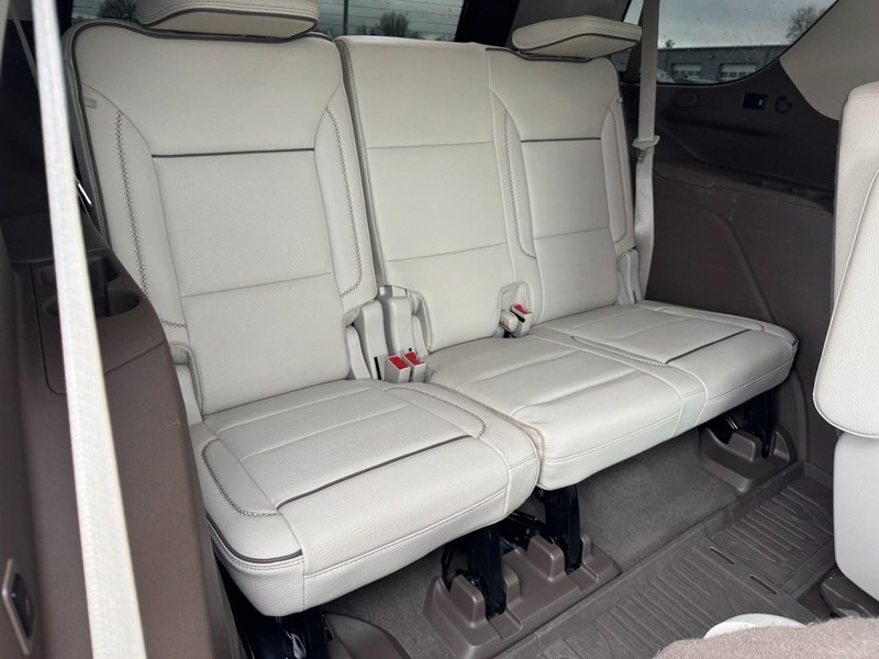 GMC Yukon Vehicle Image 11