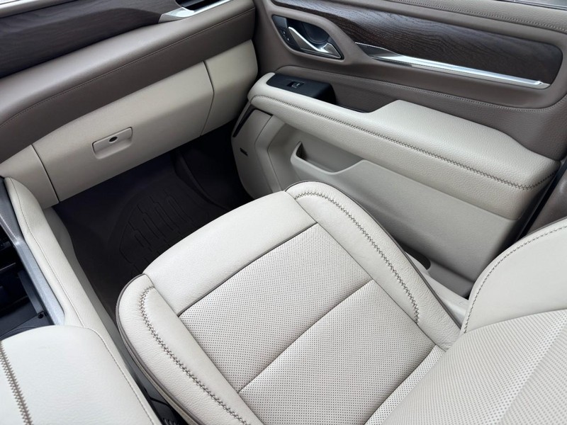 GMC Yukon Vehicle Image 16