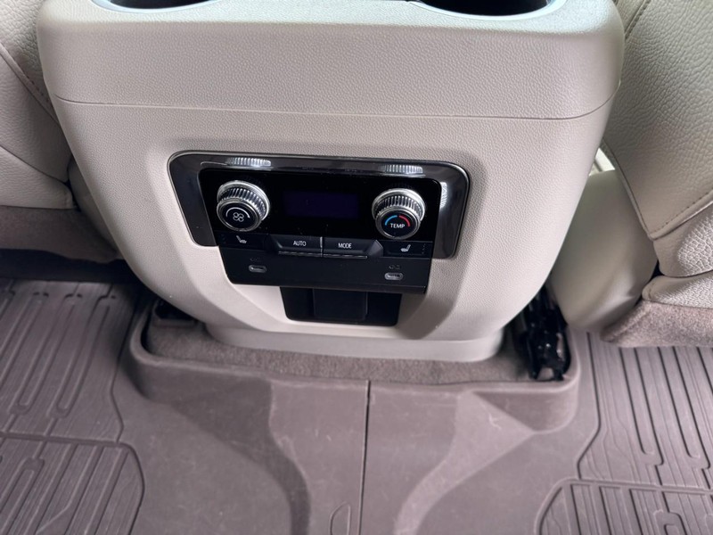 GMC Yukon Vehicle Image 17
