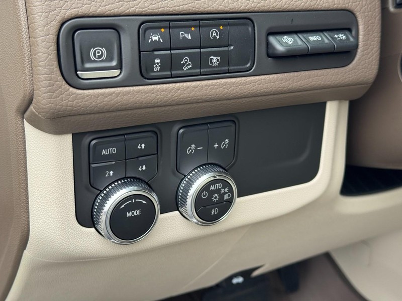 GMC Yukon Vehicle Image 19