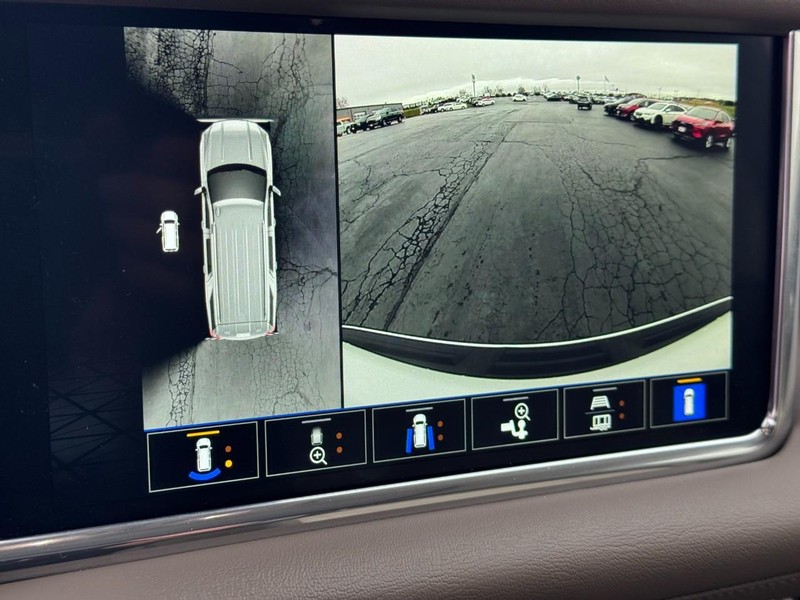 GMC Yukon Vehicle Image 24