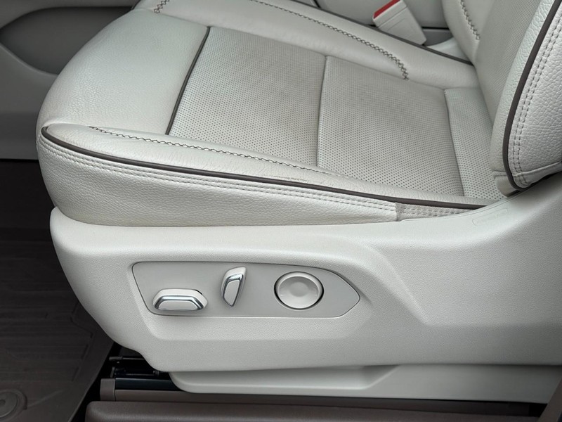 GMC Yukon Vehicle Image 27