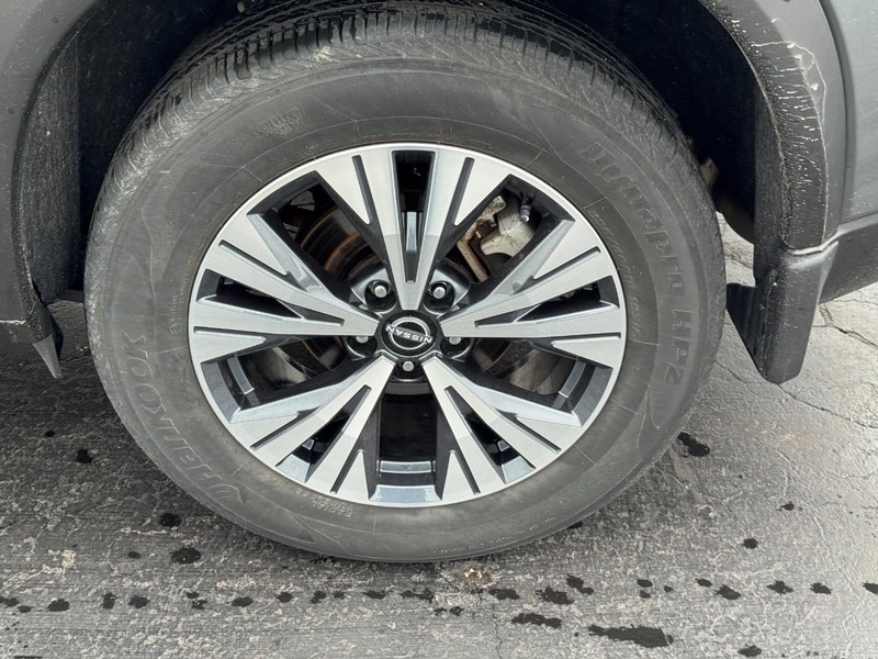 Nissan Rogue Vehicle Image 07